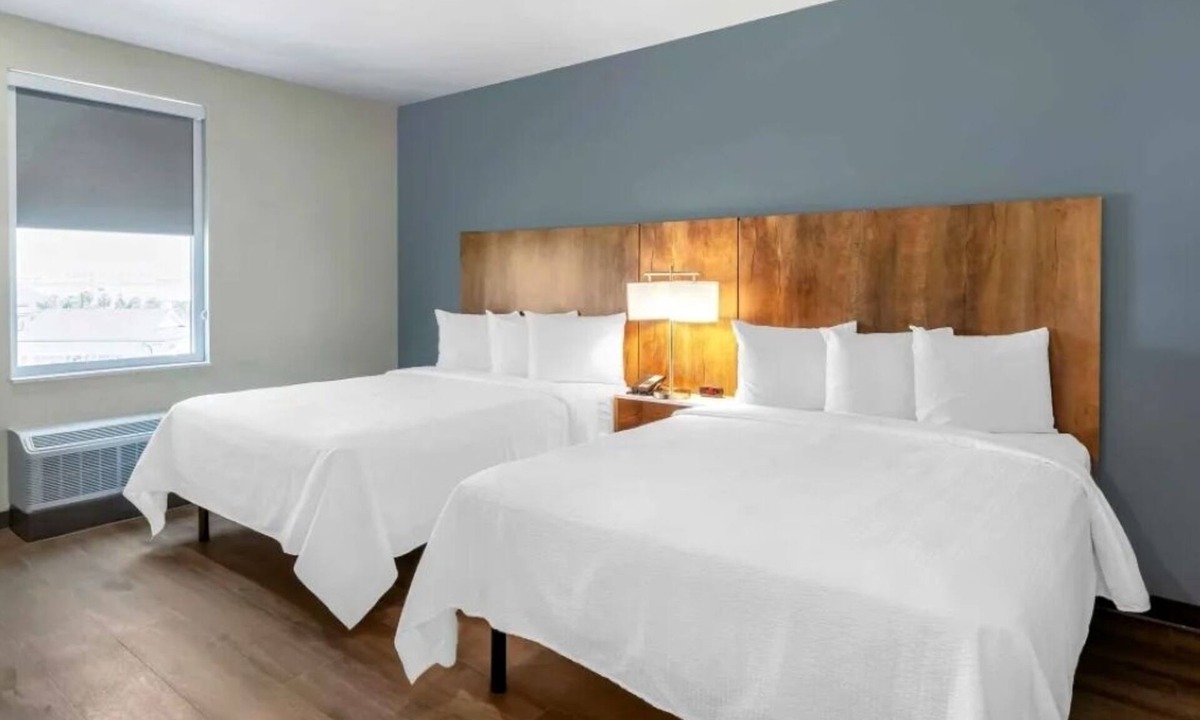 Biggar Hotel | 4 Family Friendly Suite | Kitchen | Free Breakfast | Onsite Pool | Free Parking