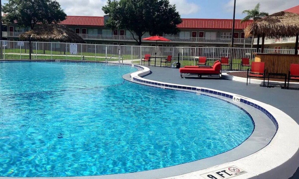 Vero Beach House | 4 Family-friendly Units w/ Free Bfast & Parking!