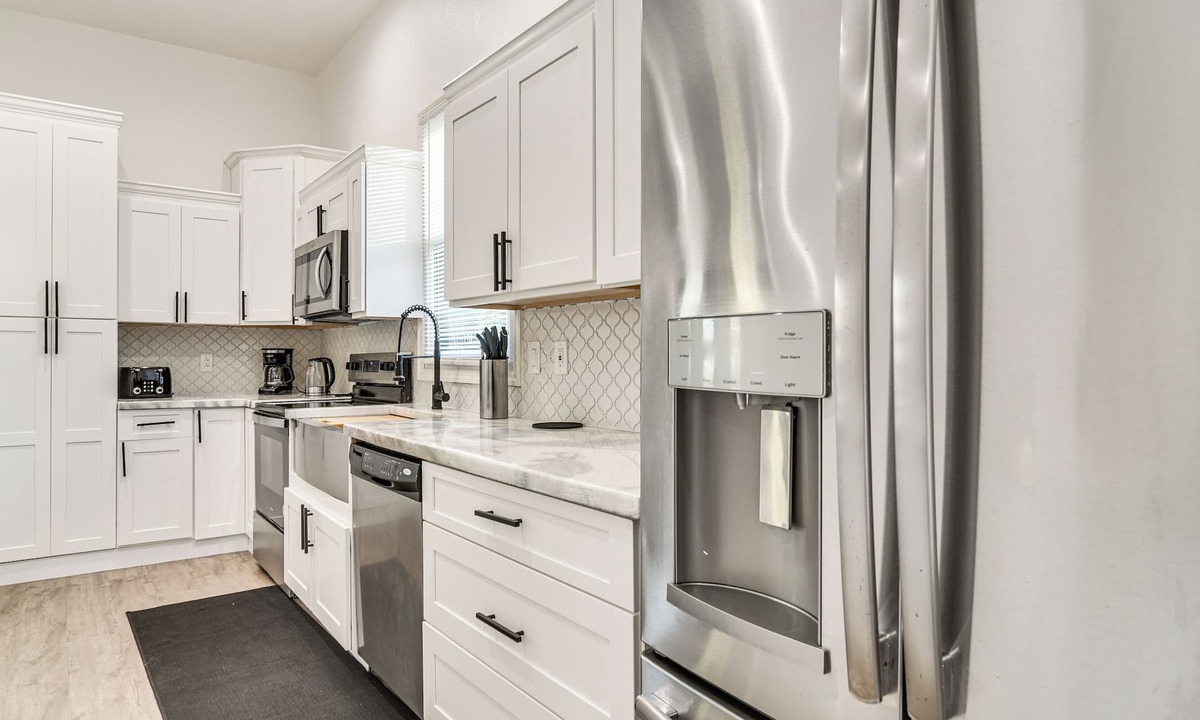 St. Petersburg - Clearwater Cottage | 4 Mi to Dtwn St Pete! Pet-friendly Home w/Yard