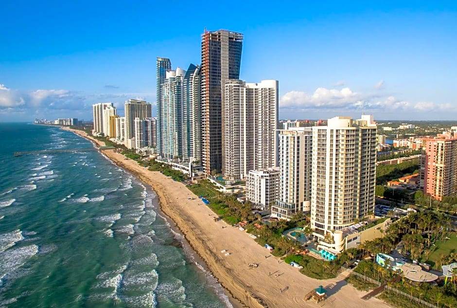 Sunny Isles Beach Hotel | 4-Star Hotel ∙ DoubleTree by Hilton Ocean Point Resort - North Miami Beach