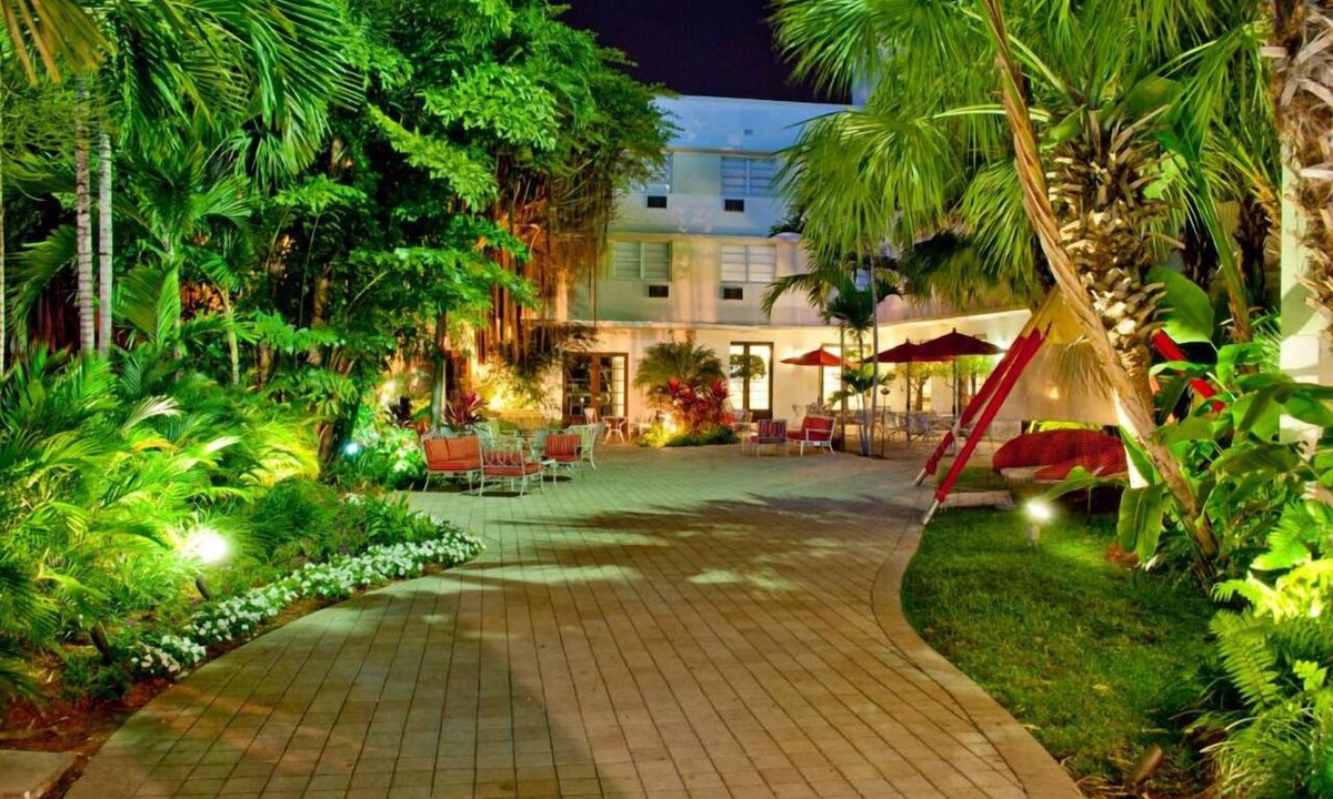 City Center Hotel | 4 Units | Ideal Family Suite in South Beach, Kitchenette, Pool & Ocean Nearby