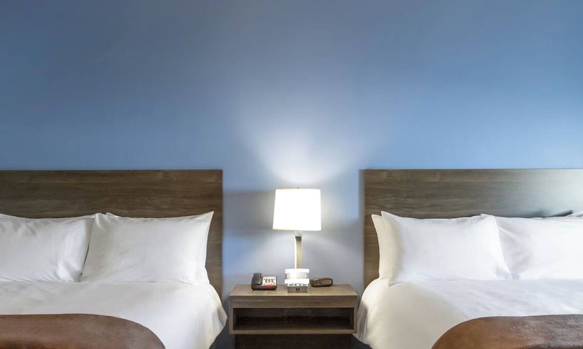 Deep Creek Hotel | 4 Units w/Kitchen & Free Parking | 7 Mi to Punta Gorda Airport (PGD)