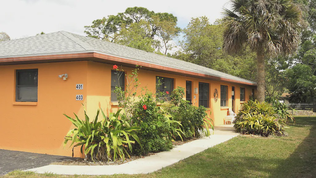 Laurel Villa | 403 Shore Rd - Spacious, Walk to Nokomis Beach/Casey Key, Wi-Fi, Pet Friendly