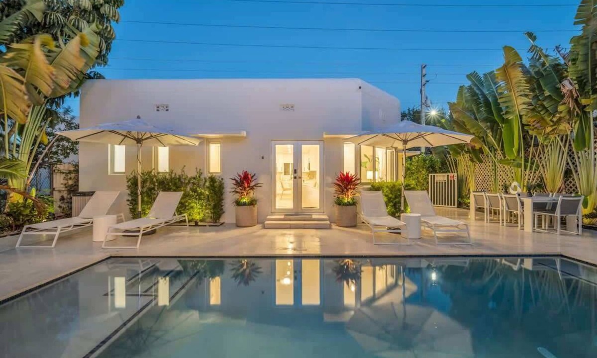 North Beach House | 4BR Miami Beach Pool Villa 1 Block to Beach