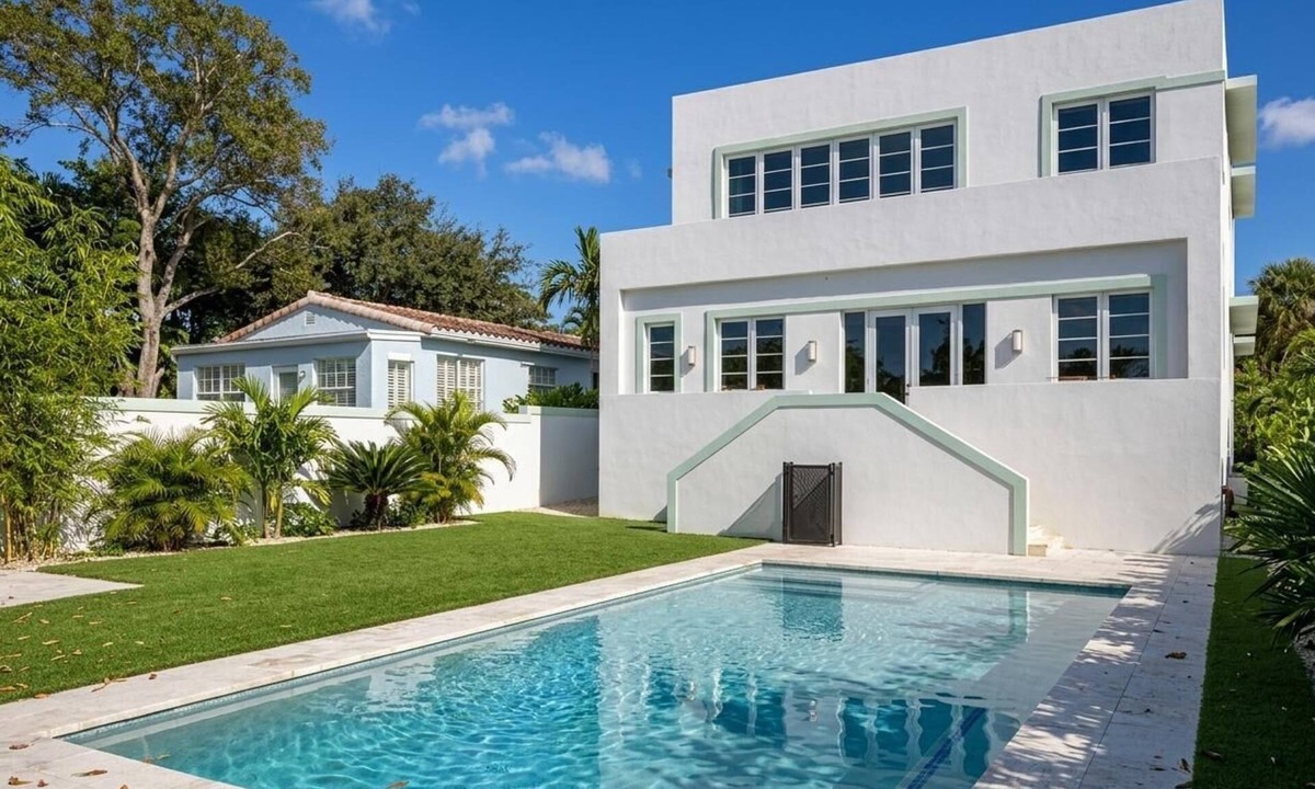 Northeast Miami House | 4BR NEW Riverside Modern Oasis Private Pool, Boat Dock, Grill & Best Location