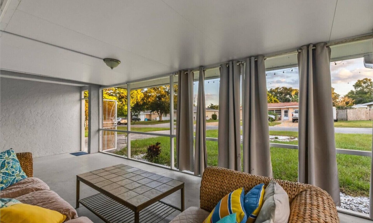 Walsingham Villa | 4BR | Screened Pool | Next to Park | 10 Min Indian Rocks Beach | Sleeps 10