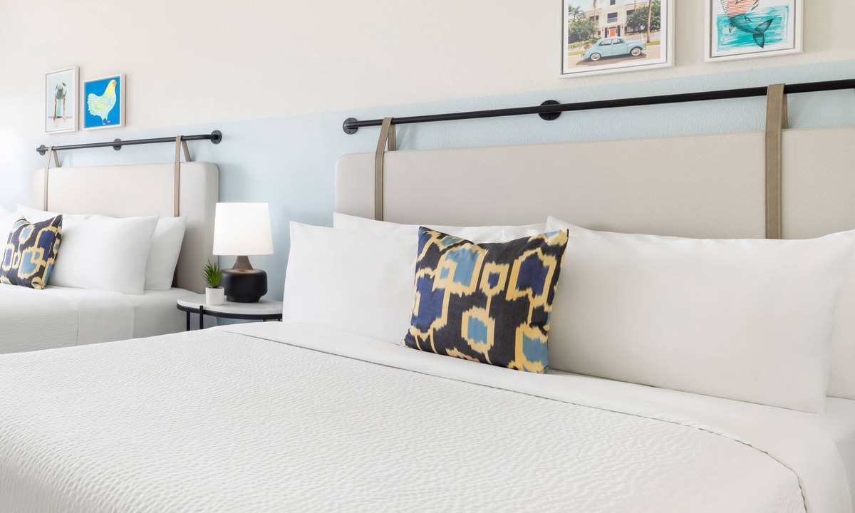 New Town House | 4x Pool View Two Queen Beds at The Gates Hotel Key West, Onsite Swimming Pool!