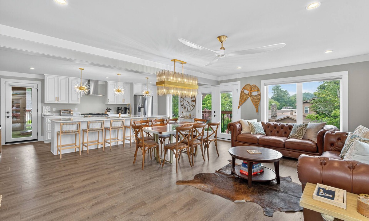 Blowing Rock House | 5 BR Luxury Home on Main Street in Downtown Blowing Rock + Hot Tub!