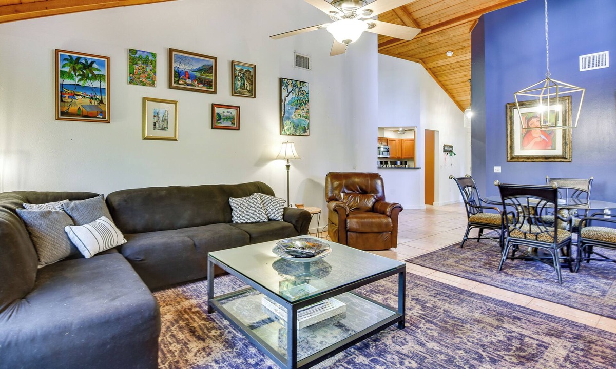 Bradenton Apartment | 5 Mi to Anna Maria Island: Apt w/Pool Access!