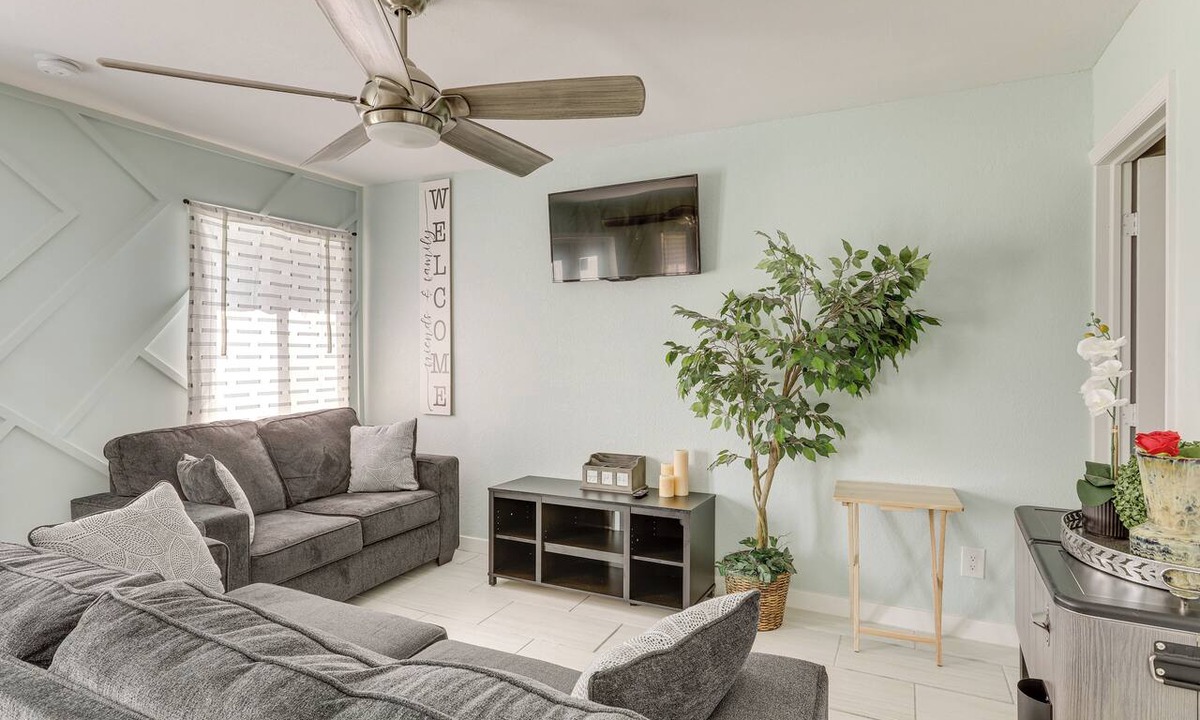 Echo Lake Apartment | 5 Mi to Boat Cruises! WPB Retreat w/Pool Access