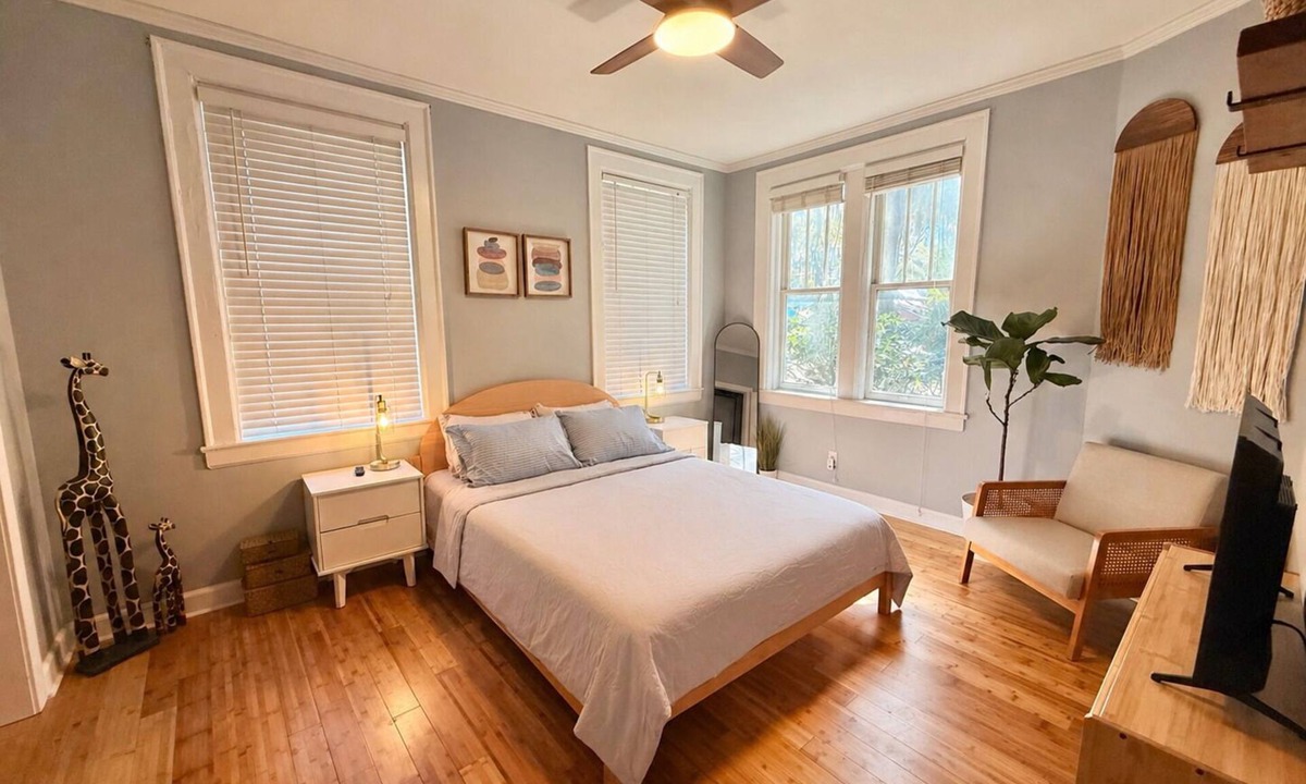 Metropolitan Apartment | 5-Star Starland Retreat: Stylish, Walkable & Near Top Coffee Shops & Bars