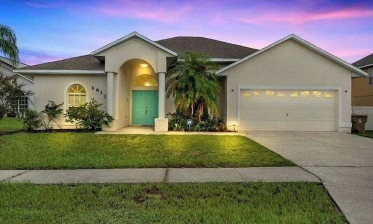 Lindfields House | 5BR Disney Retreat | Private Pool, Spa & Game Room — Sleeps 14