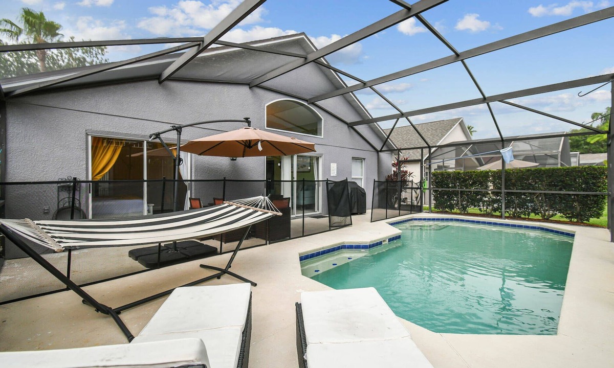 Lake Berkley House | 5BR Pool Home Near Disney