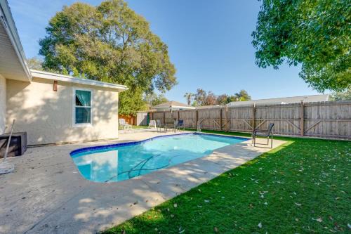 Palm Harbor Apartment | 6 Mi to Honeymoon Island: Studio w/Pool Access