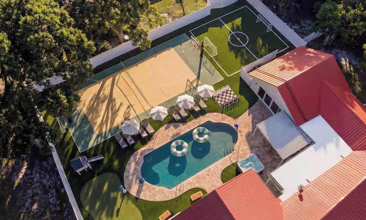 Anona House | 6BR Clearwater Villa: Heated Pool, Gym, Sauna, Pickleball Court, Sleeps 20
