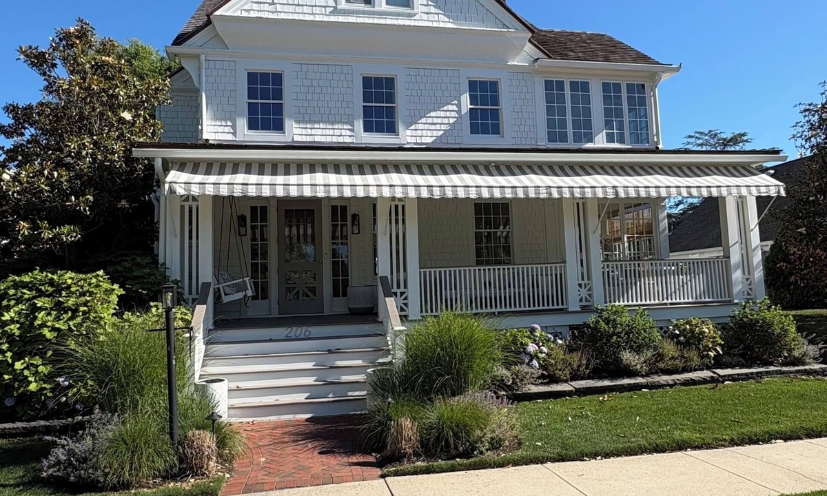 Spring Lake House | 6BR w pool/back house in Spring Lake - 2 blocks to beach 2 blocks to downtown