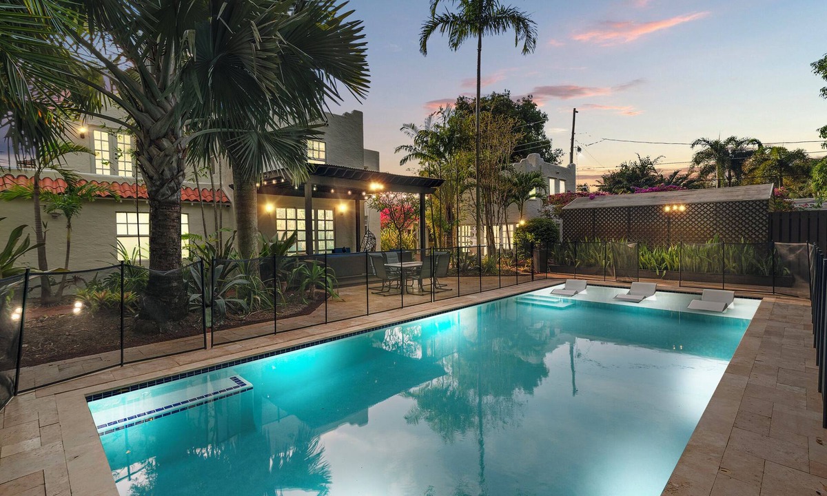 West Palm Beach Villa | 8 BR- Sleeps 22! WPB Resort w/Pool + Firepit