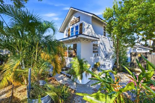 St. Petersburg - Clearwater Apartment | 9 Units Shared Courtyard Sleeps 26