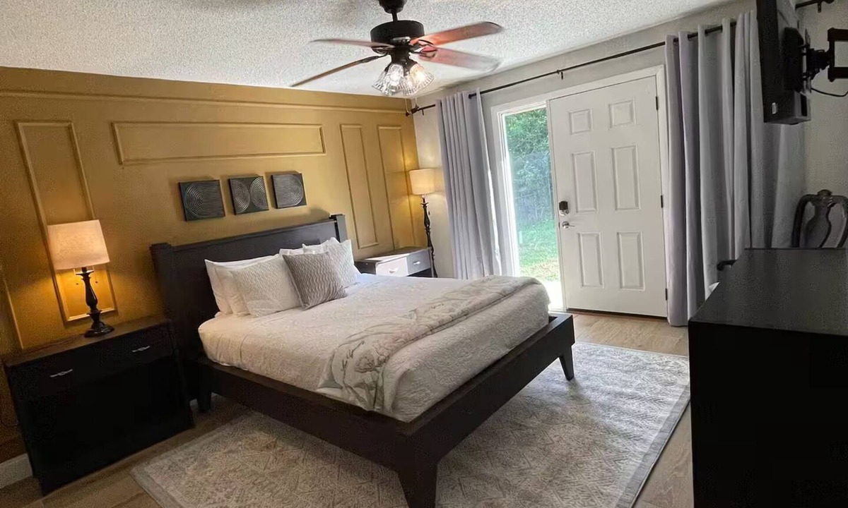 Interchange Square Apartment | A Mini Suite Near It All: Chic and Convenient