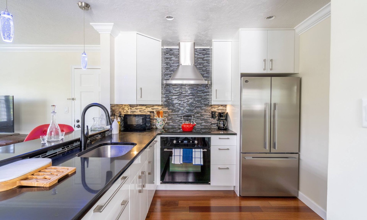 Golden Gate Point Condo | A romantic, luxurious tropical setting.