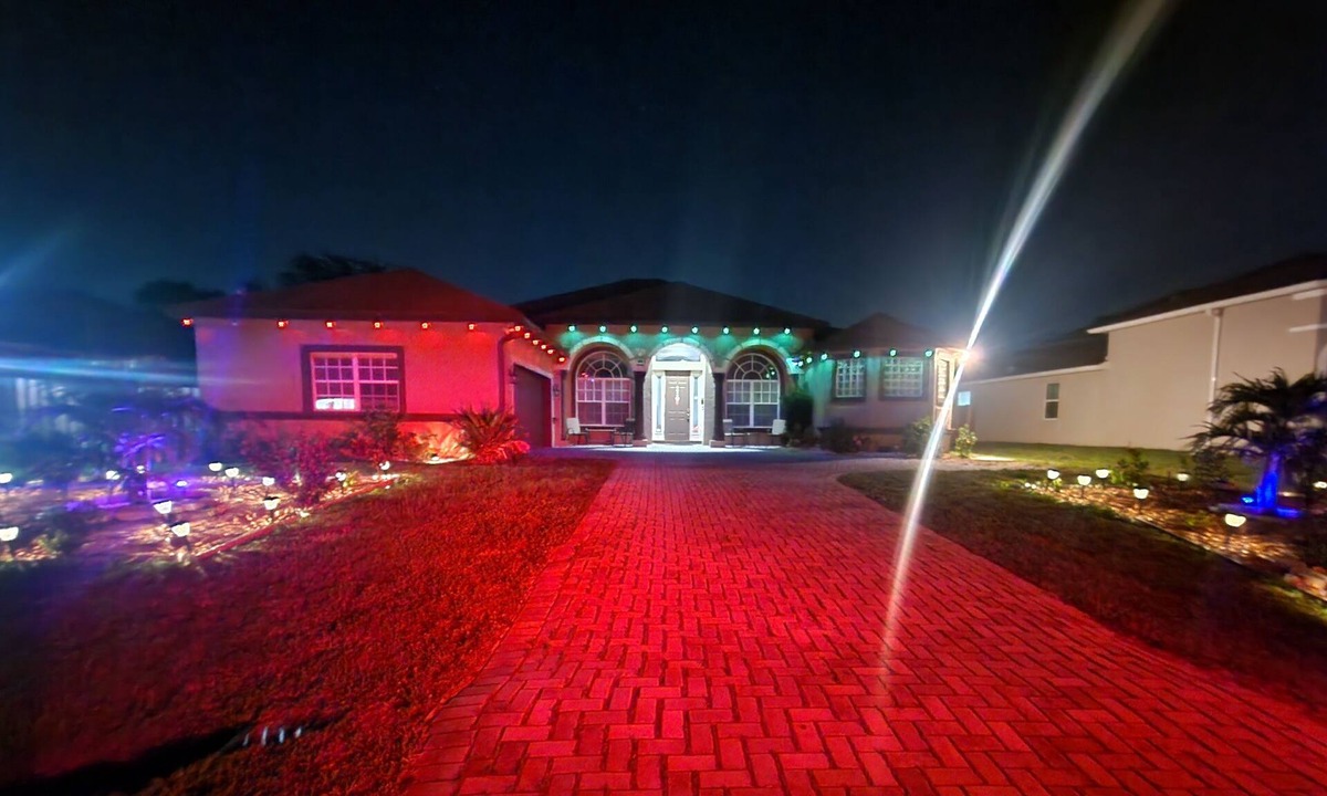 Port Saint Lucie House | A Slice of Paradise pool and pool table
