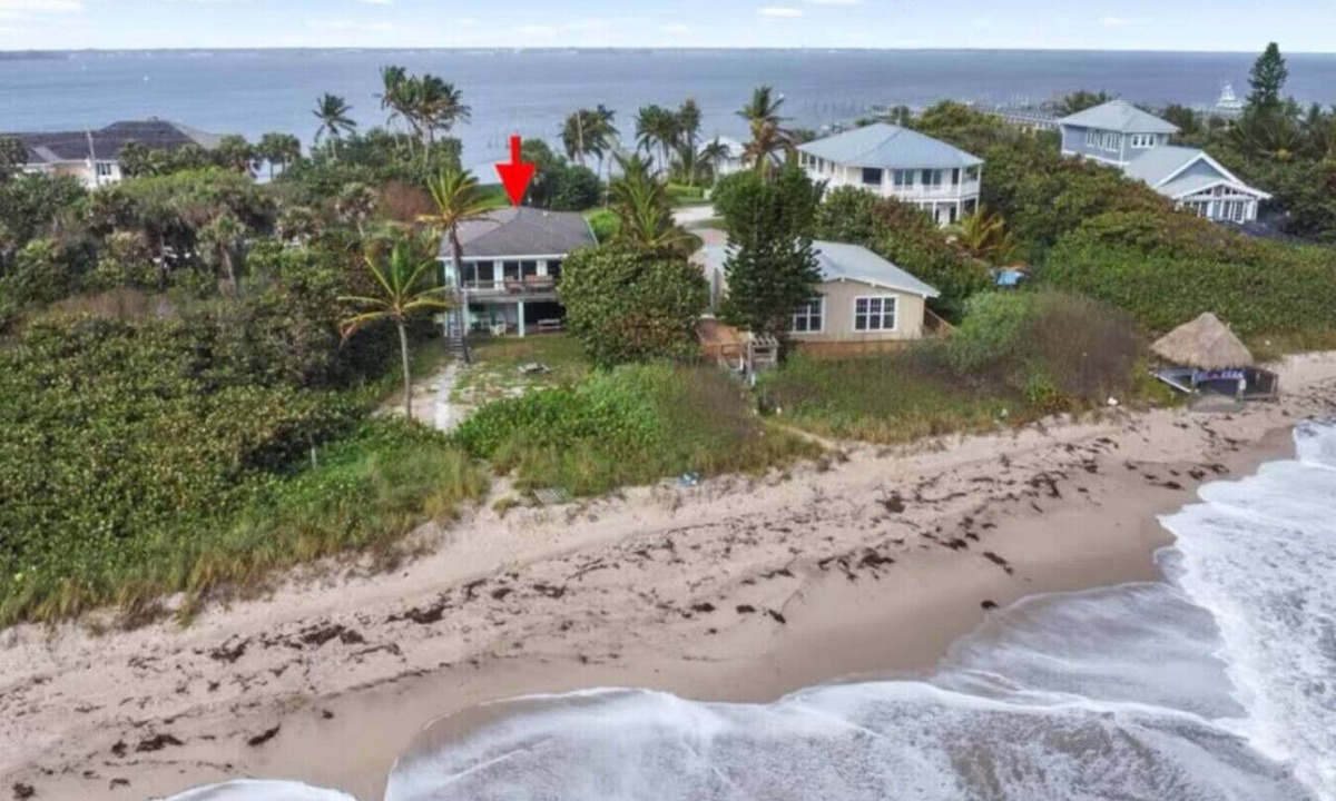 Ambersand Beach House | A1A Beach Stay w/King Beds