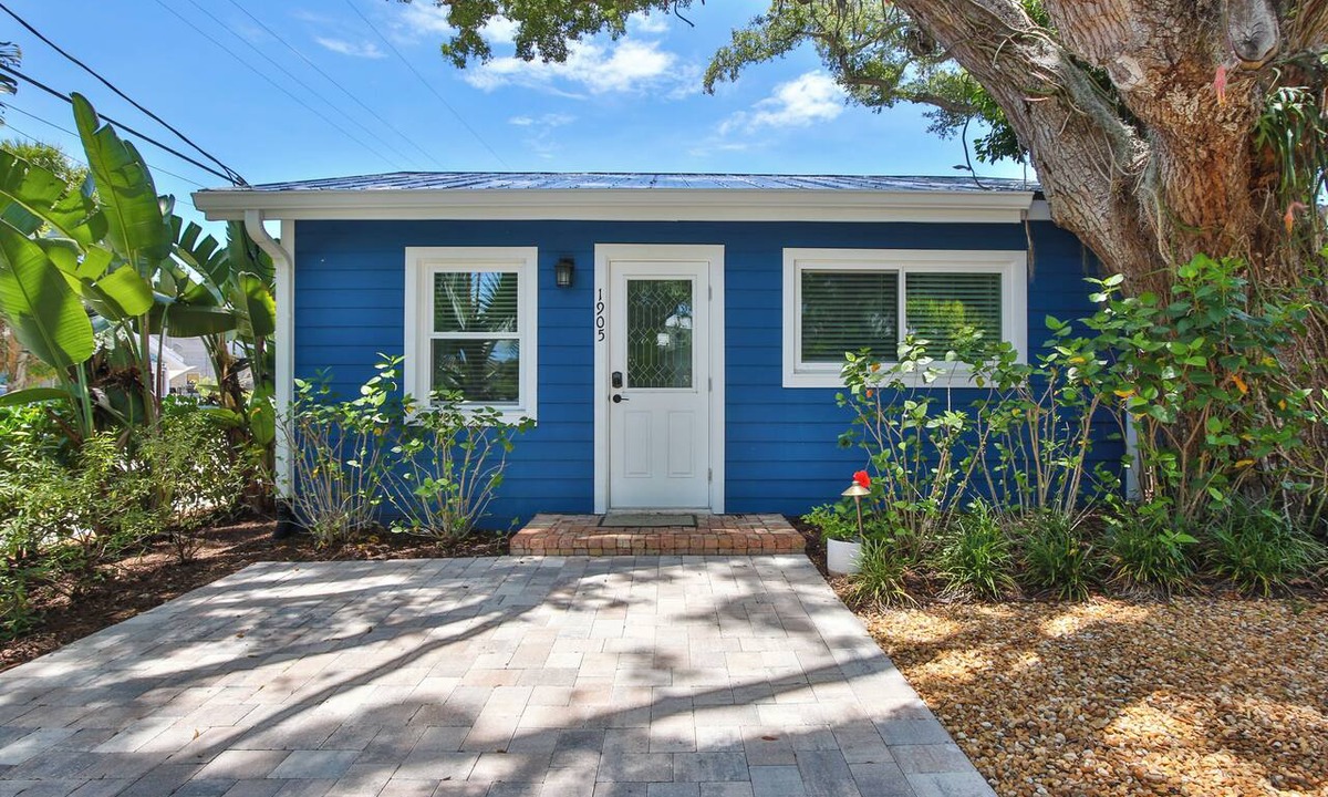 Downtown Cottage | Adorable 1-bedroom cottage in lovely Laurel Park Neighborhood Downtown Sarasota