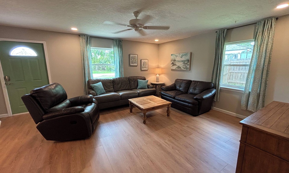 Port Malabar Cottage | Adorable 2 bed, 2 bath guest house, pet friendly