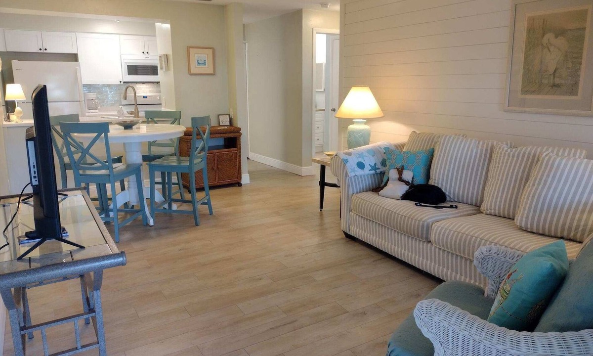 Cypress Lake Condo | Adorable and Affordable Vacation Rental 1 Bedroom/1 bathroom
