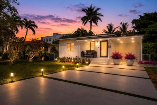 Miami Springs House | Airport Casita