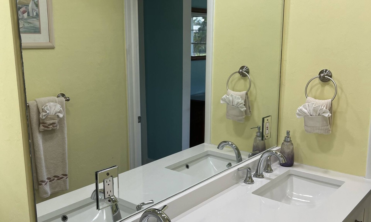Lake Park House | Amazing Location! Old Florida Charm