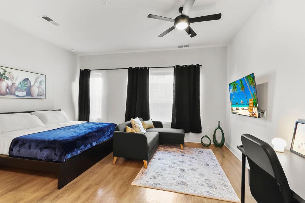 North Hyde Park Apartment | Amazing Studio | King Bed | Walk to Raymond James!