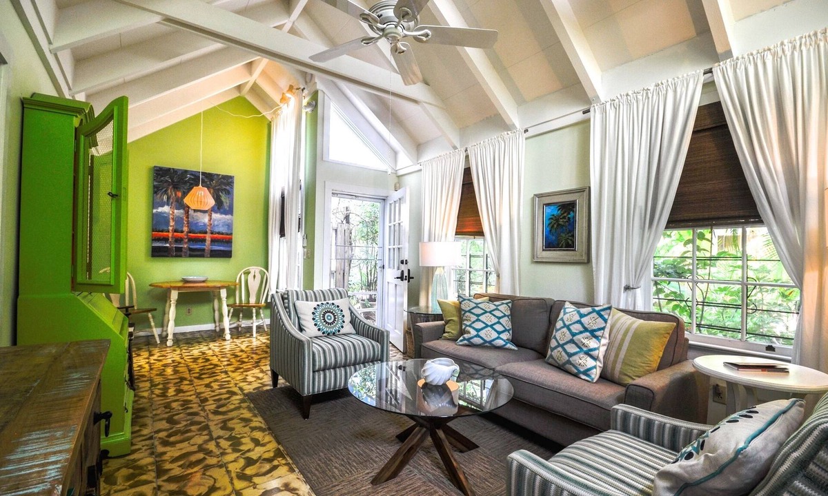 Historic Seaport Cottage | Ann Street Cottage: A bright and airy home near Duval Street