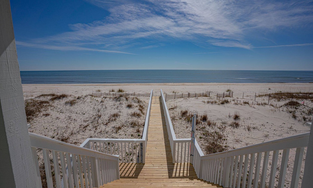 East End House | August 2026 Big Savings! Sun-Kissed on East End, 3BR/2.5BA