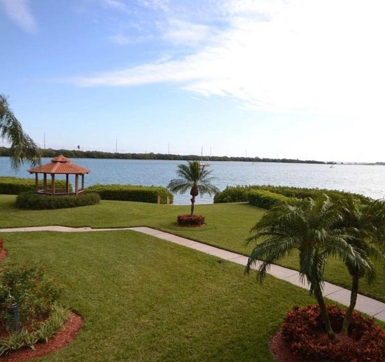 Isla del Sol House | Bahia Bright and Sunny Lakeside Villa
