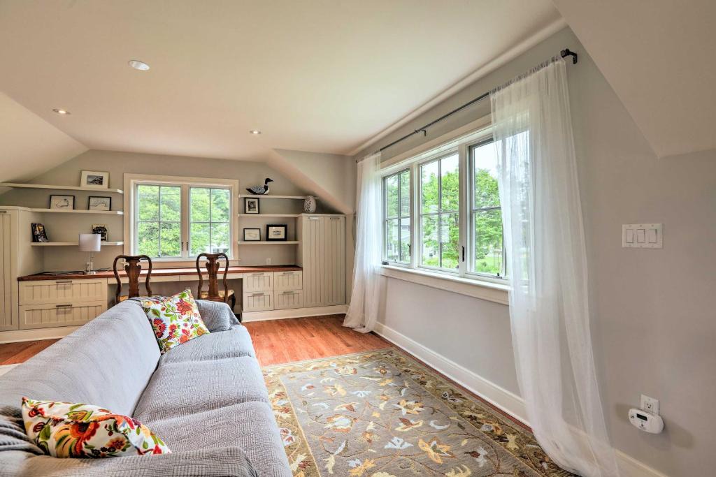 Titusville Apartment | Barn-Like Studio Suite w/Flowering Garden!