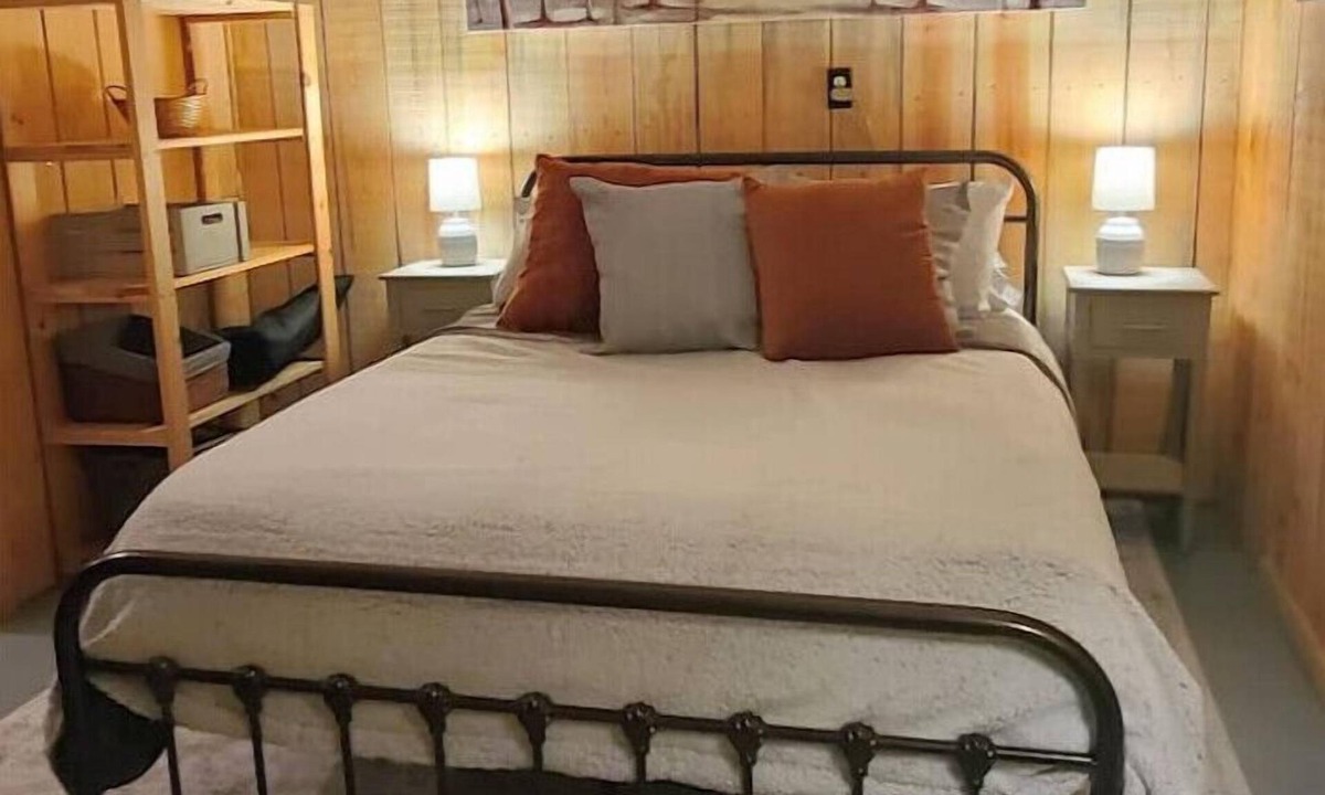 Saluda House | Barndominium - Walk to Waterfalls - Pet Friendly - Blue Ridge Mountains