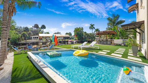 Bonita Springs House | Bay Access Tiki Bar Getaway Pool Spa Sleeps 10