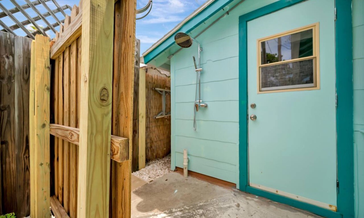 Sunset Beach House | Bay Breeze Cottage