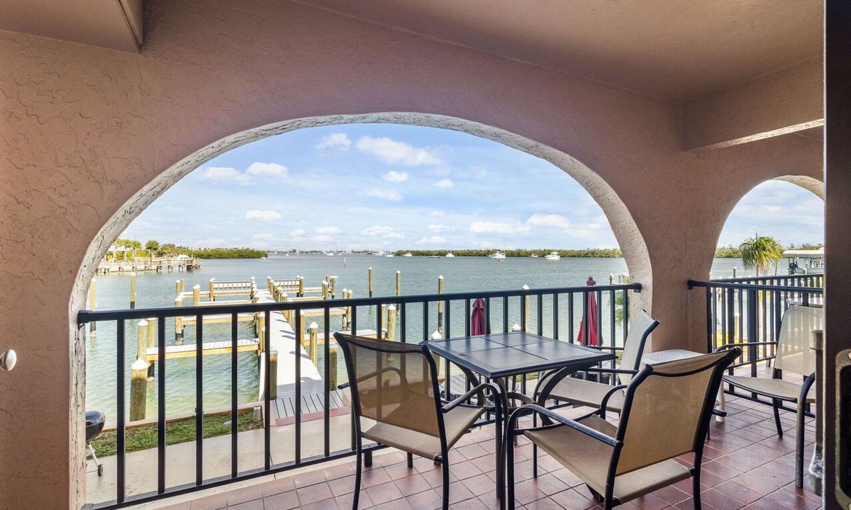 Englewood Condo | Bay Time - Waterfront - Walk to beach and restaurants - Dock your boat
