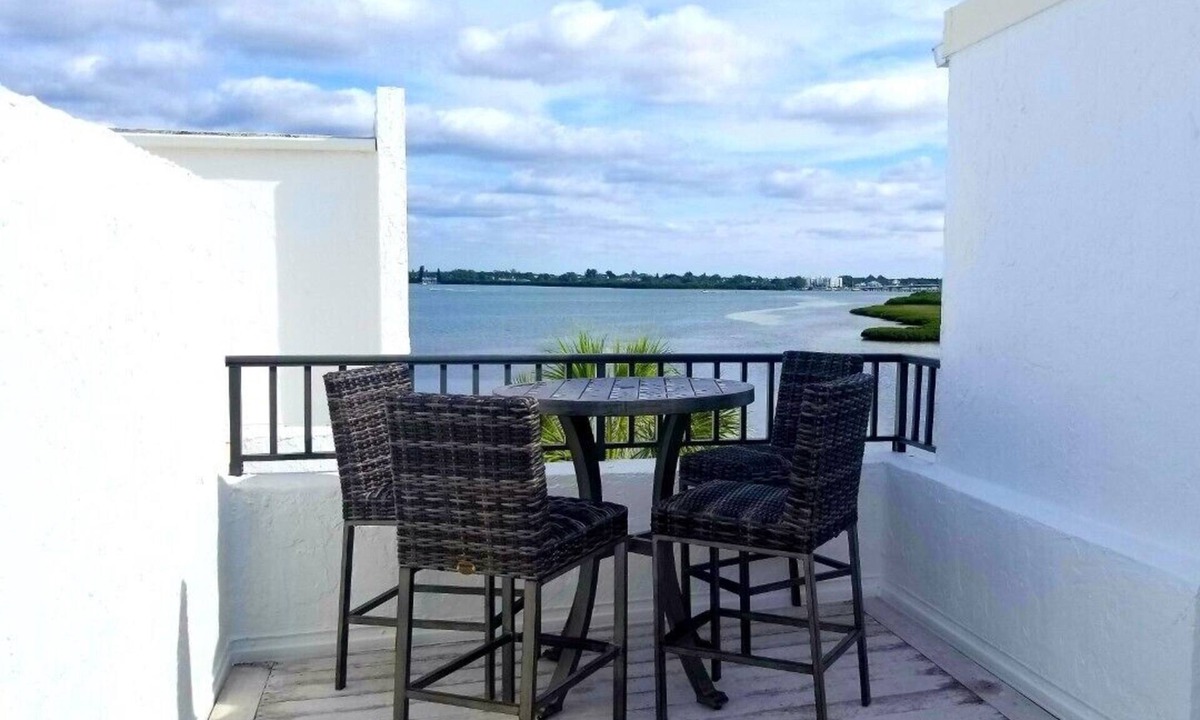 Englewood Condo | Bayfront Beauty on Manasota Key