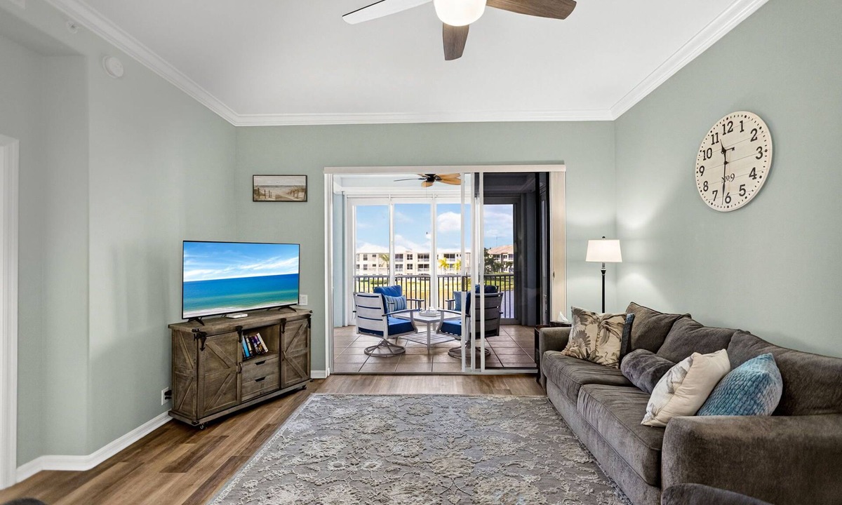 Tropical Cove Condo | Bayfront Bliss at Lexington CC Lake Village