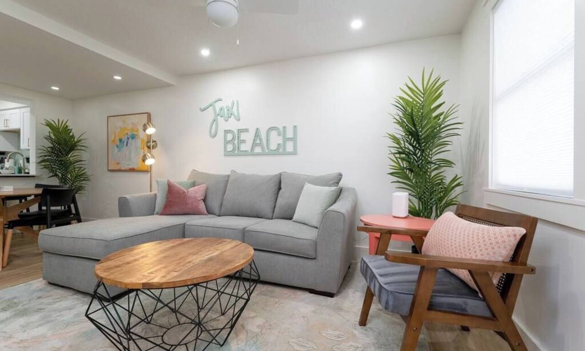 Jacksonville Beach House | Be A Nomad | 2BR House 1 Block to Jacksonville Beach | Free Parking | Sleeps 4