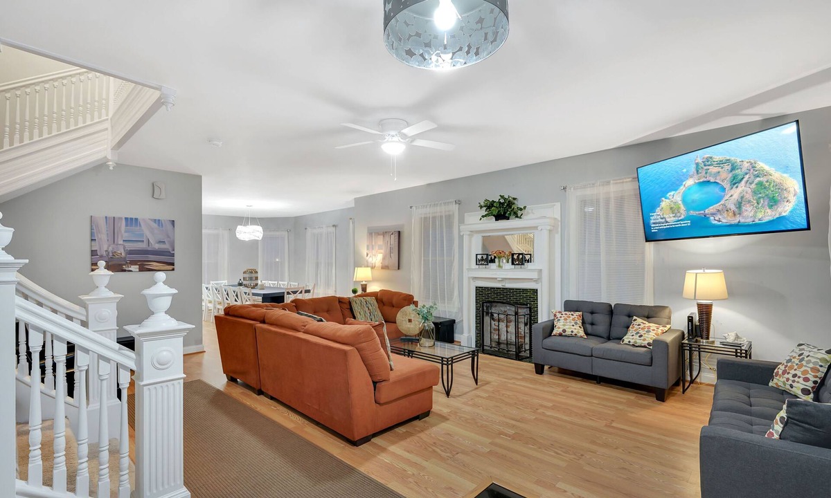 Atlantic City House | Beach Block SHORE HOUSE 7BR Sleeps 16 Hot Tub! Ocean Views & Steps to Boardwalk