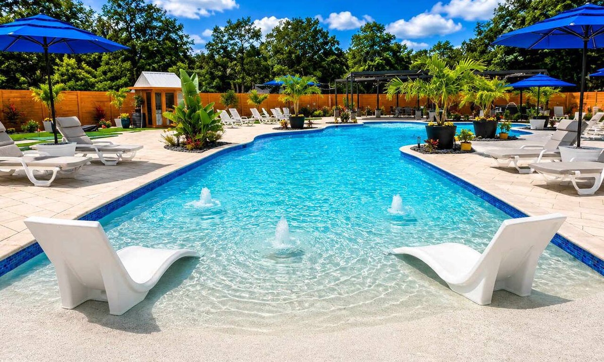 Lutz House | Beach Bum Estate Guesthouse & Studio Resort Pool Sauna Arcade for 12