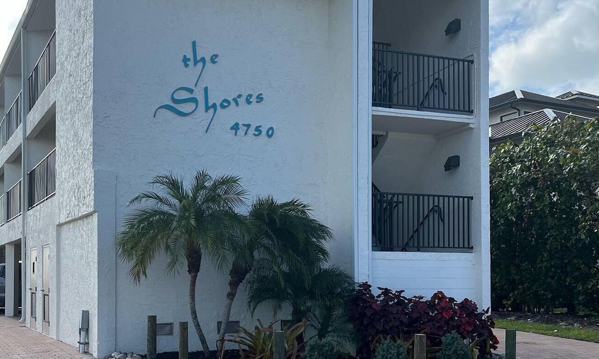 Mid Island Condo | Beach Front 1-bedroom condo mid island Fort Myers Beach