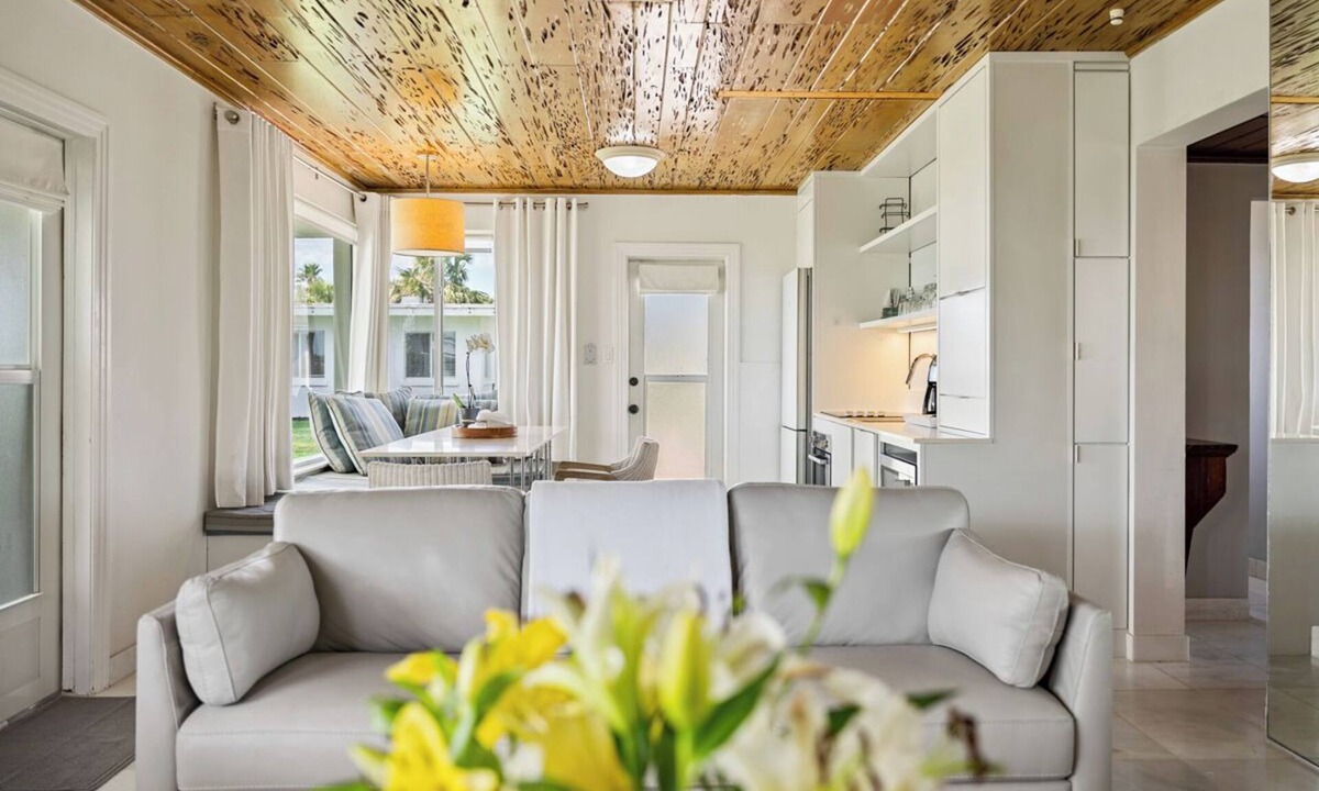 Nokomis House | Beach Front Two Bedroom Bungalow - 10