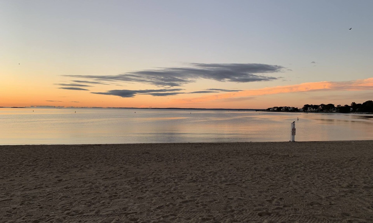 Cove - East Side - Shippan House | BEACH HOUSE 1 MINUTE WALK TO WEST BEACH, 40 MIN To Manhattan