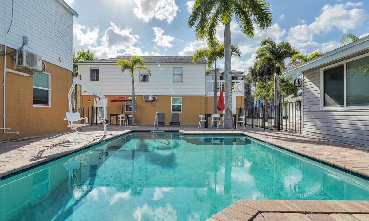 Fort Myers Beach Cottage | Beach/Pool Access Cottage - Walk to Times Square, Fort Myers Beach