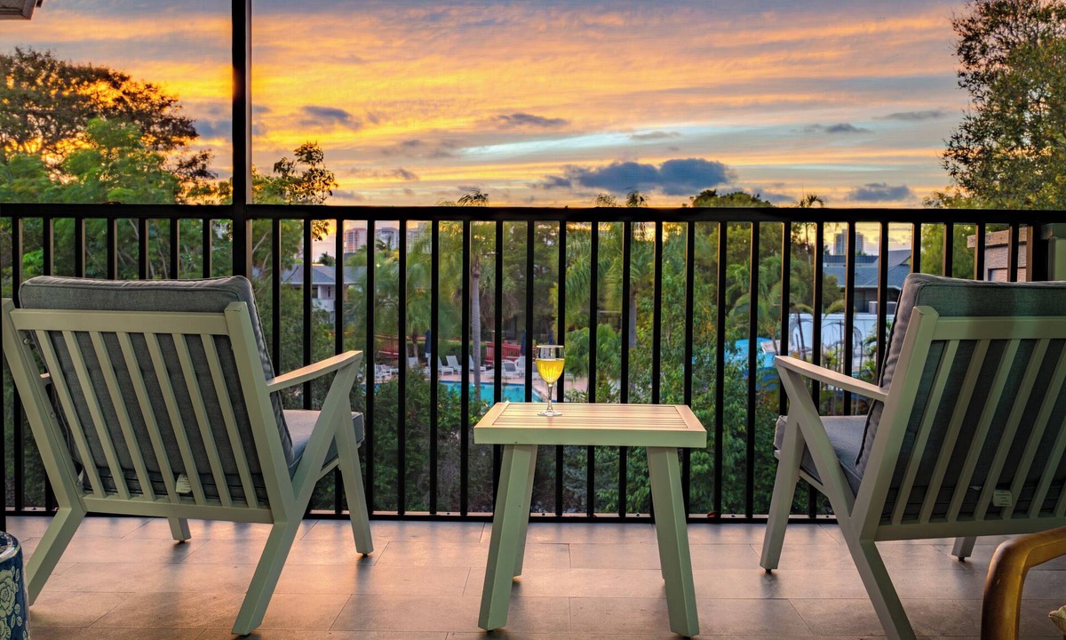 Park Shore Condo | Beach Tyme Retreat - Park Shore Resort Near Beach